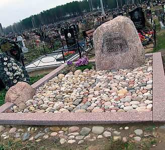 Сколько камней положить на могилу: традиции и советы