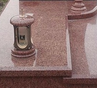 Лампада на могилу: символика, традиции и правильное использование